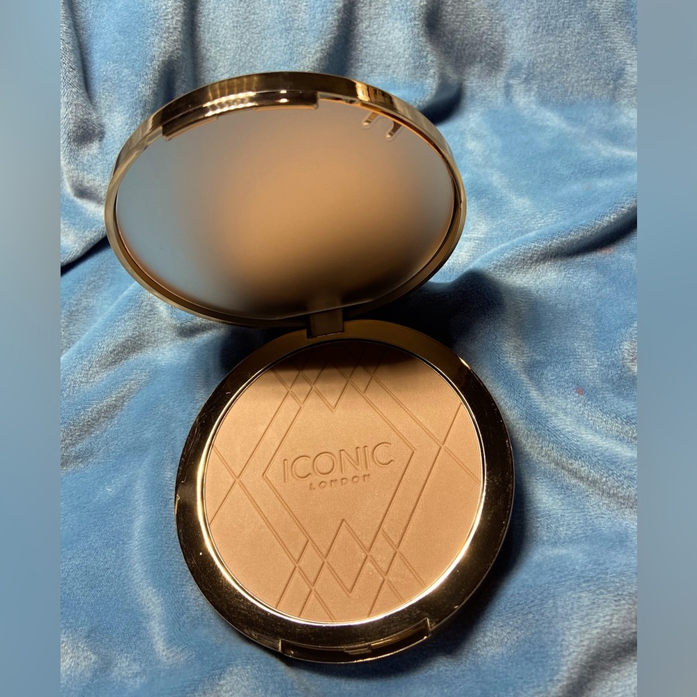 Bronzer - Picture 1 of 2